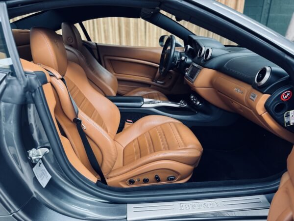2011 FERRARI California 4.3 V8 4 plazas - Image 13