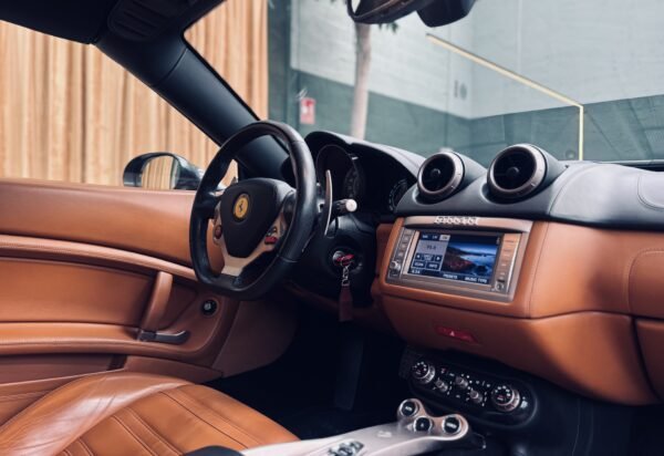 2011 FERRARI California 4.3 V8 4 plazas - Image 14