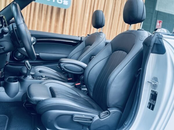 2021 MINI MINI John Cooper Works Cabrio - Imagen 11