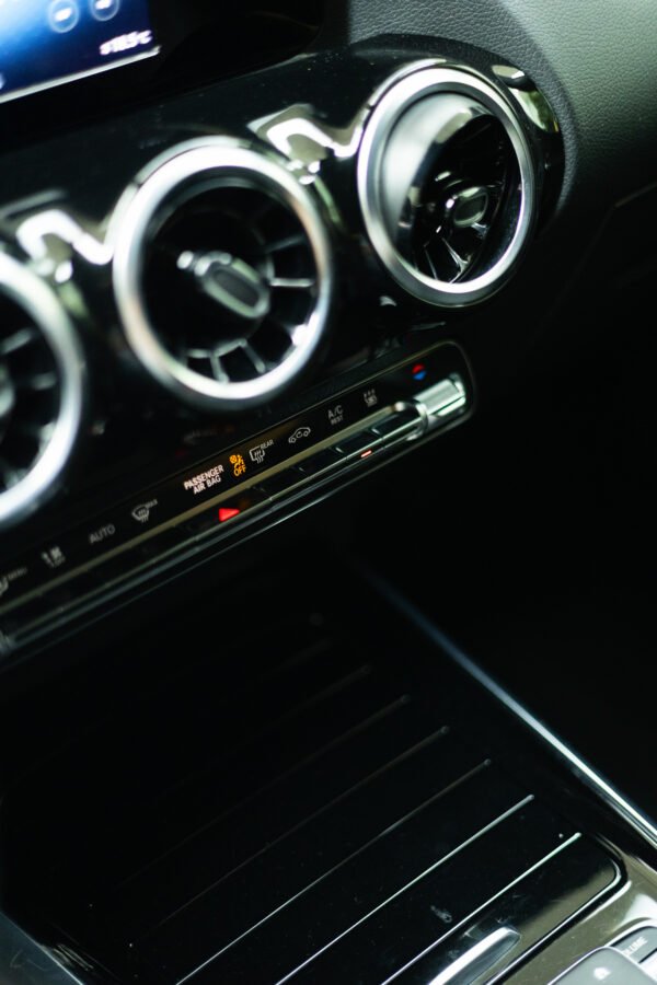 2023 MERCEDES-BENZ GLA GLA 250e - Imagen 18