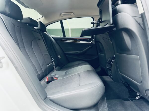 2021 BMW Serie 5 520IA - Imagen 8