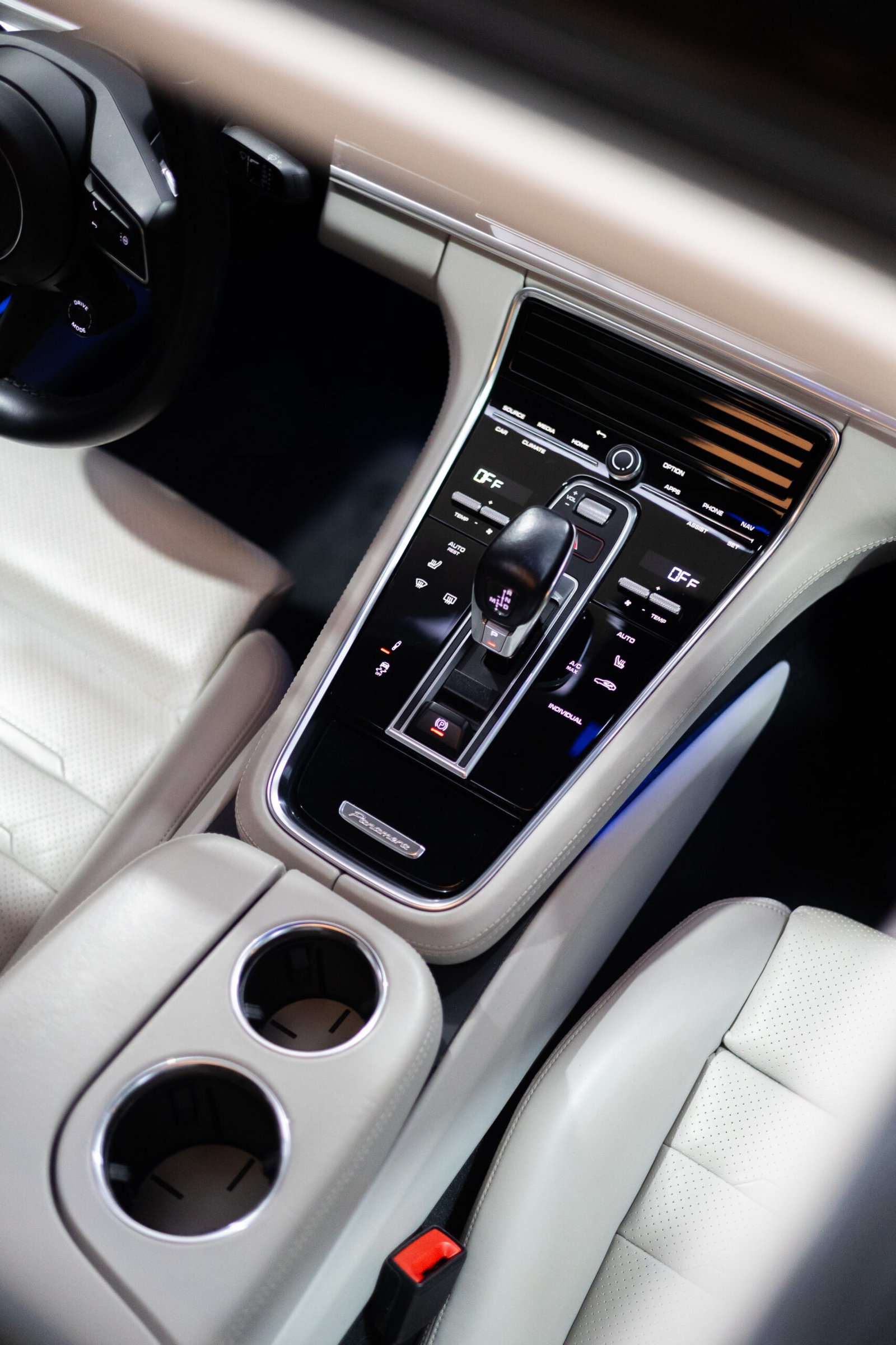 2021 PORSCHE Panamera 4 EHybrid Executive - Image 28