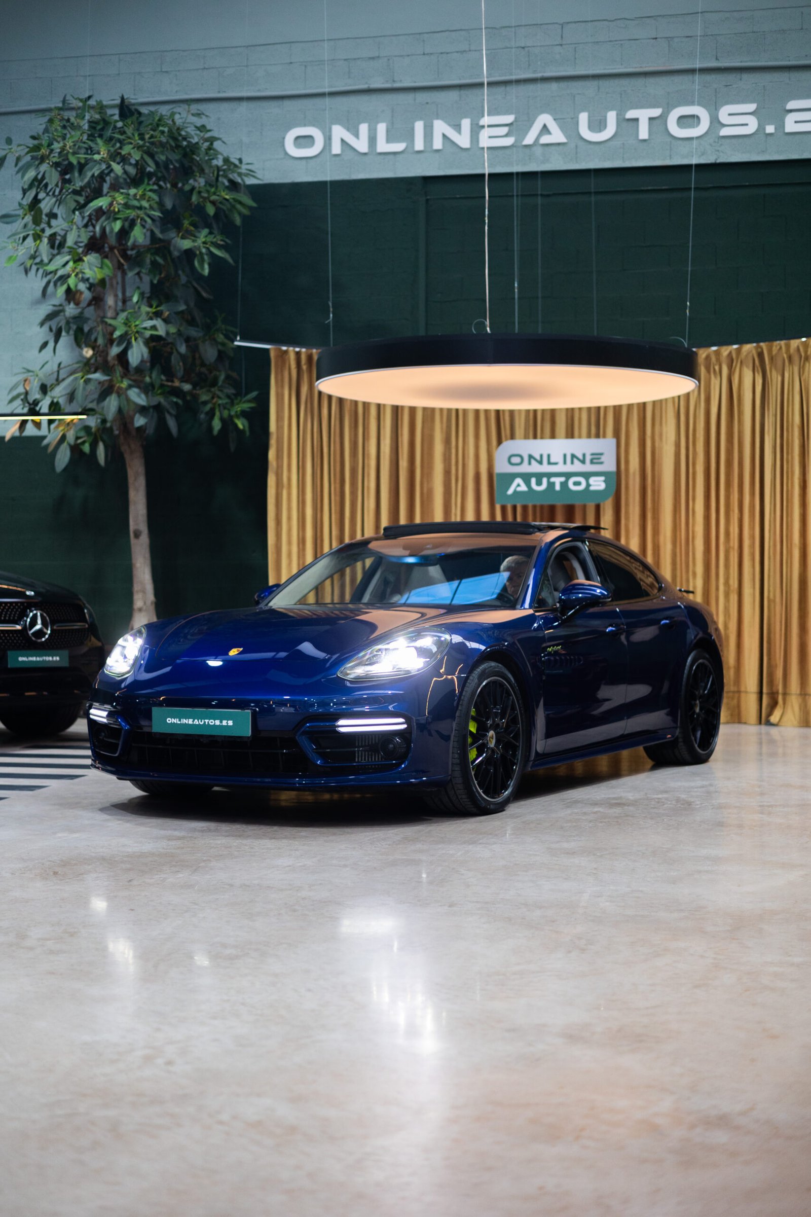 2021 PORSCHE Panamera 4 EHybrid Executive - Image 2