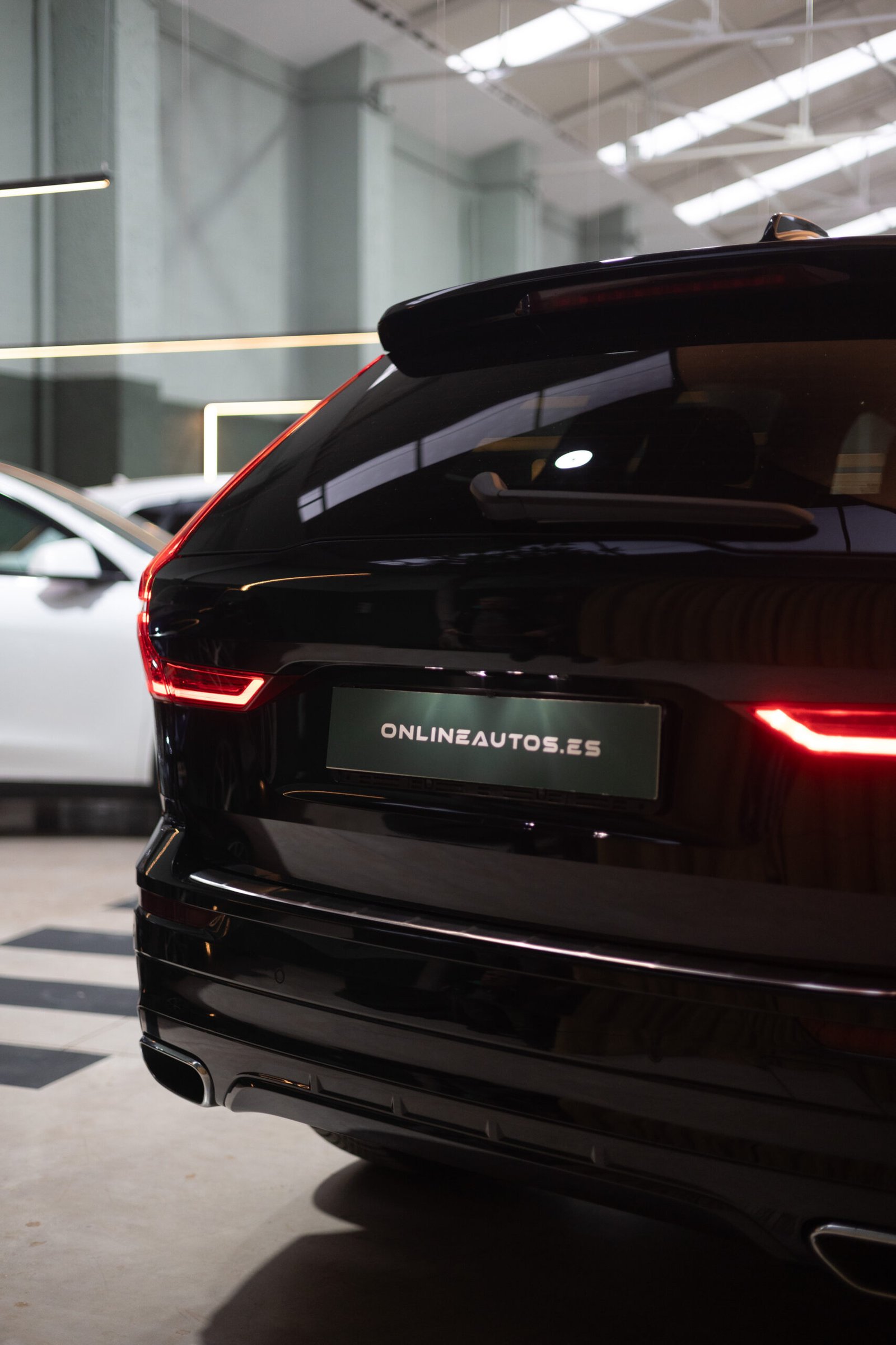 2019 VOLVO XC60 2.0 B4 D AWD RDesign Auto - Image 10